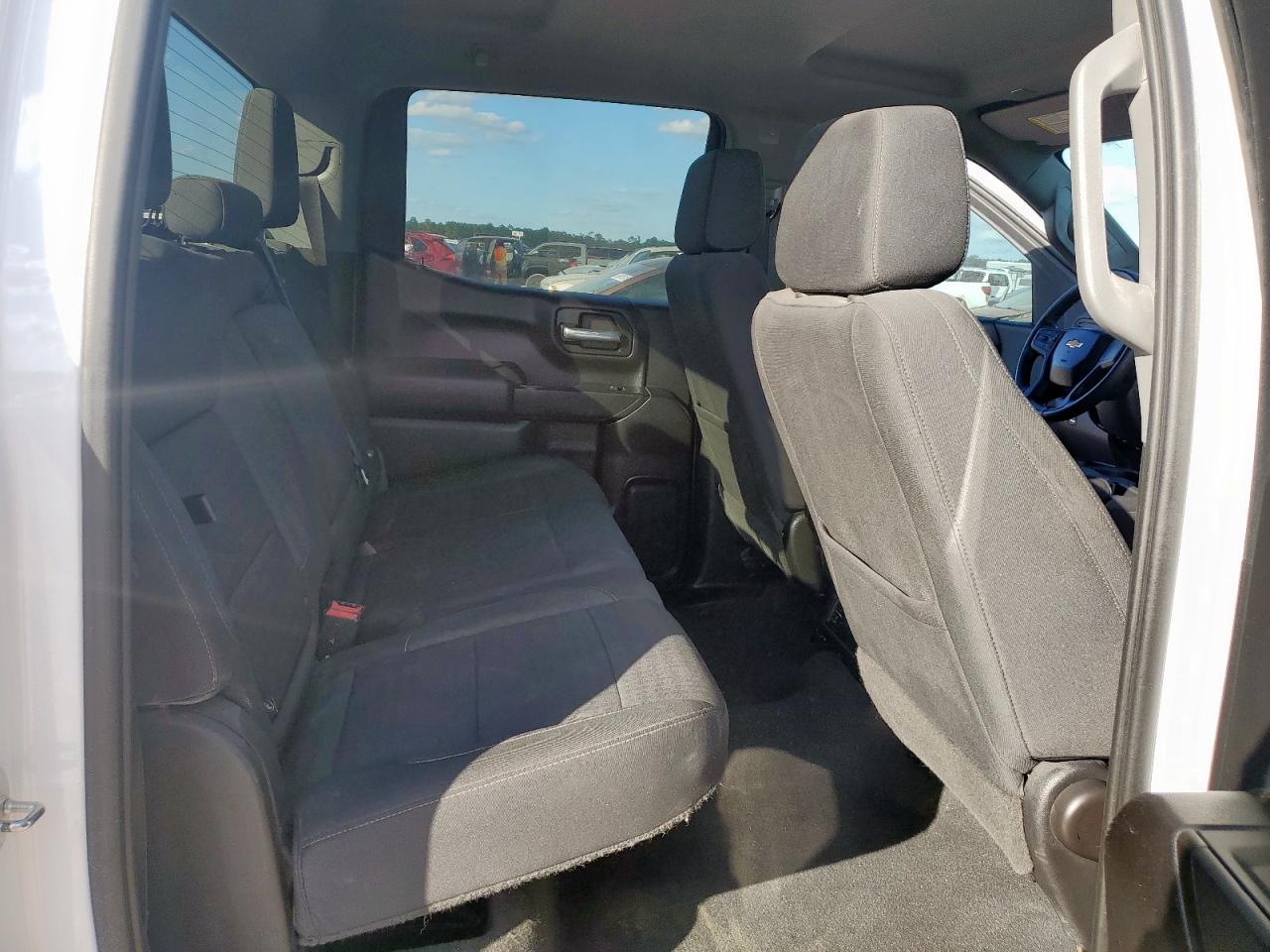 Chevrolet Silverado C1500 Custom Image 9