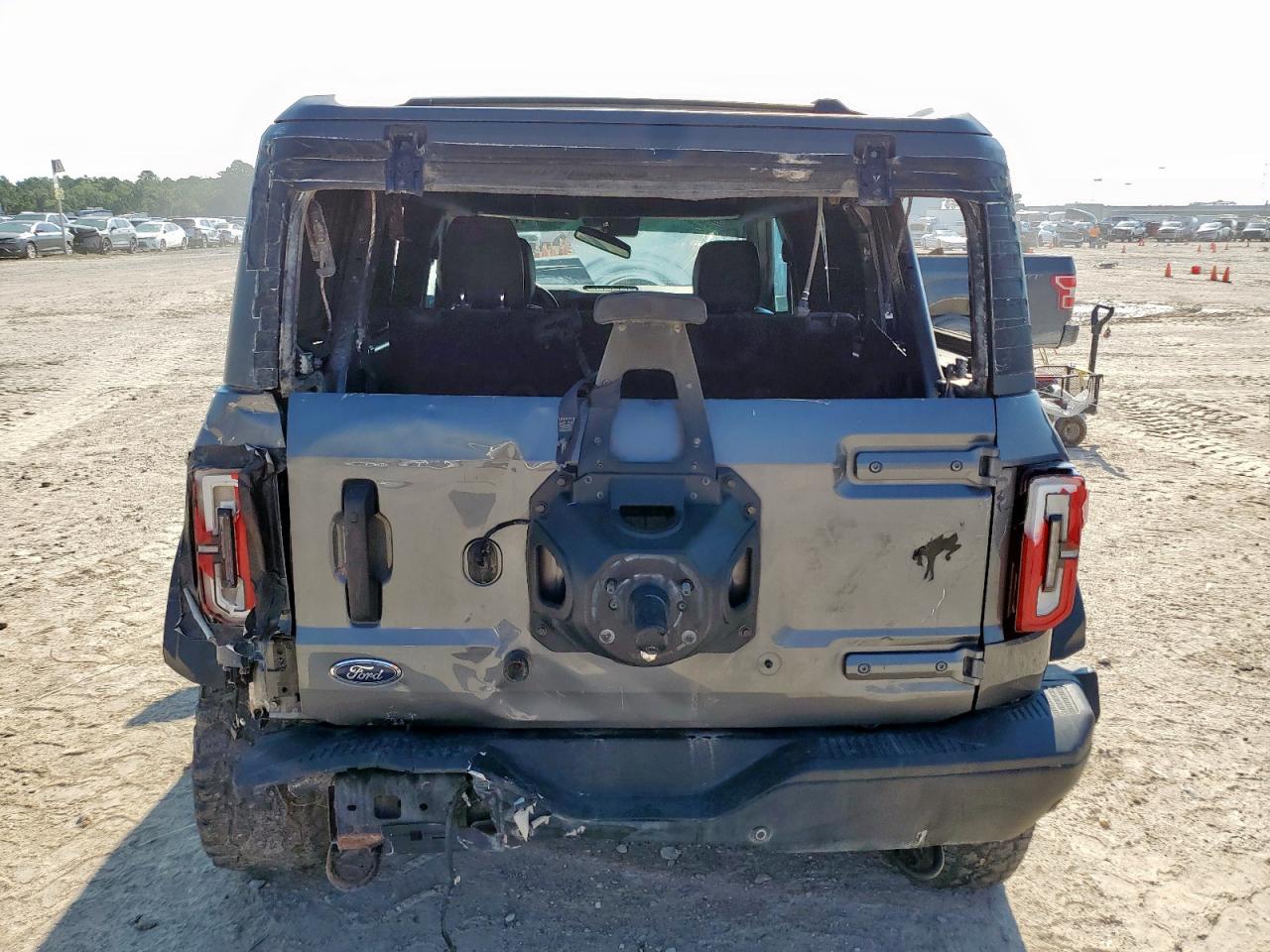 Ford Bronco Base Image 5