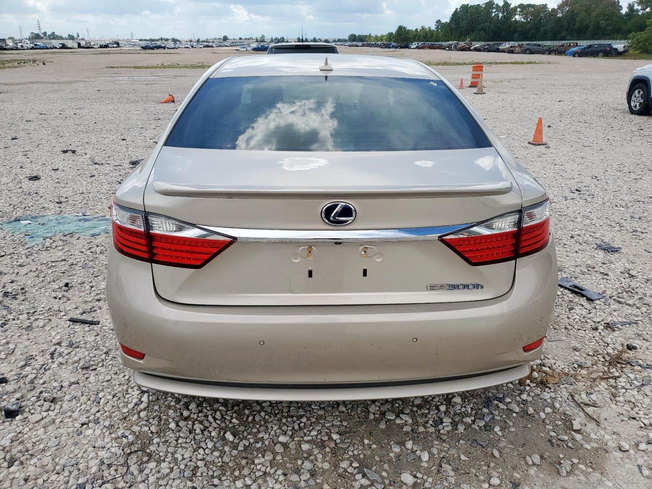 Lexus Es 300h Image 12
