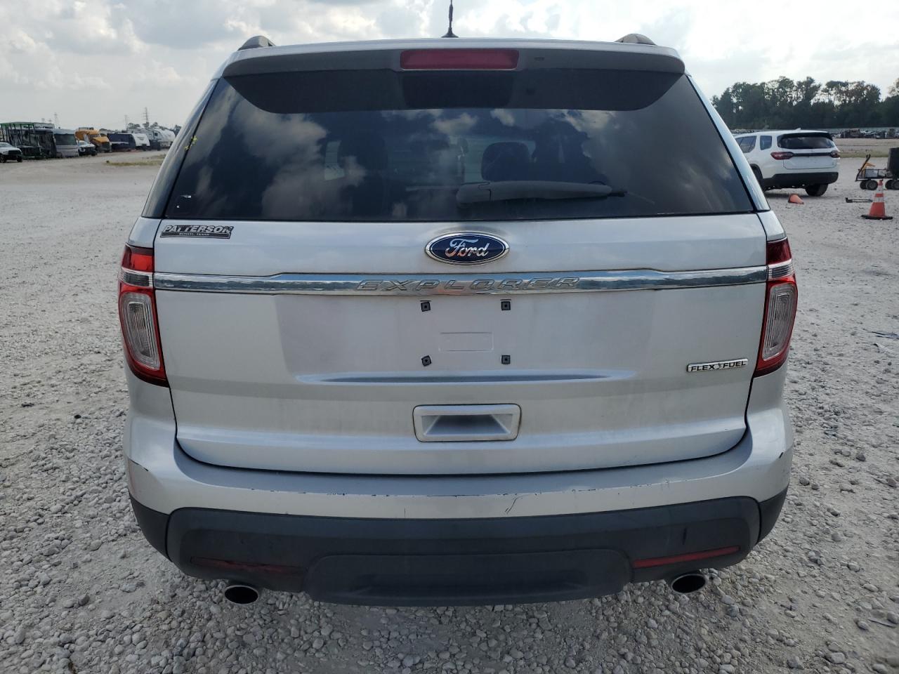 Ford Explorer Image 7