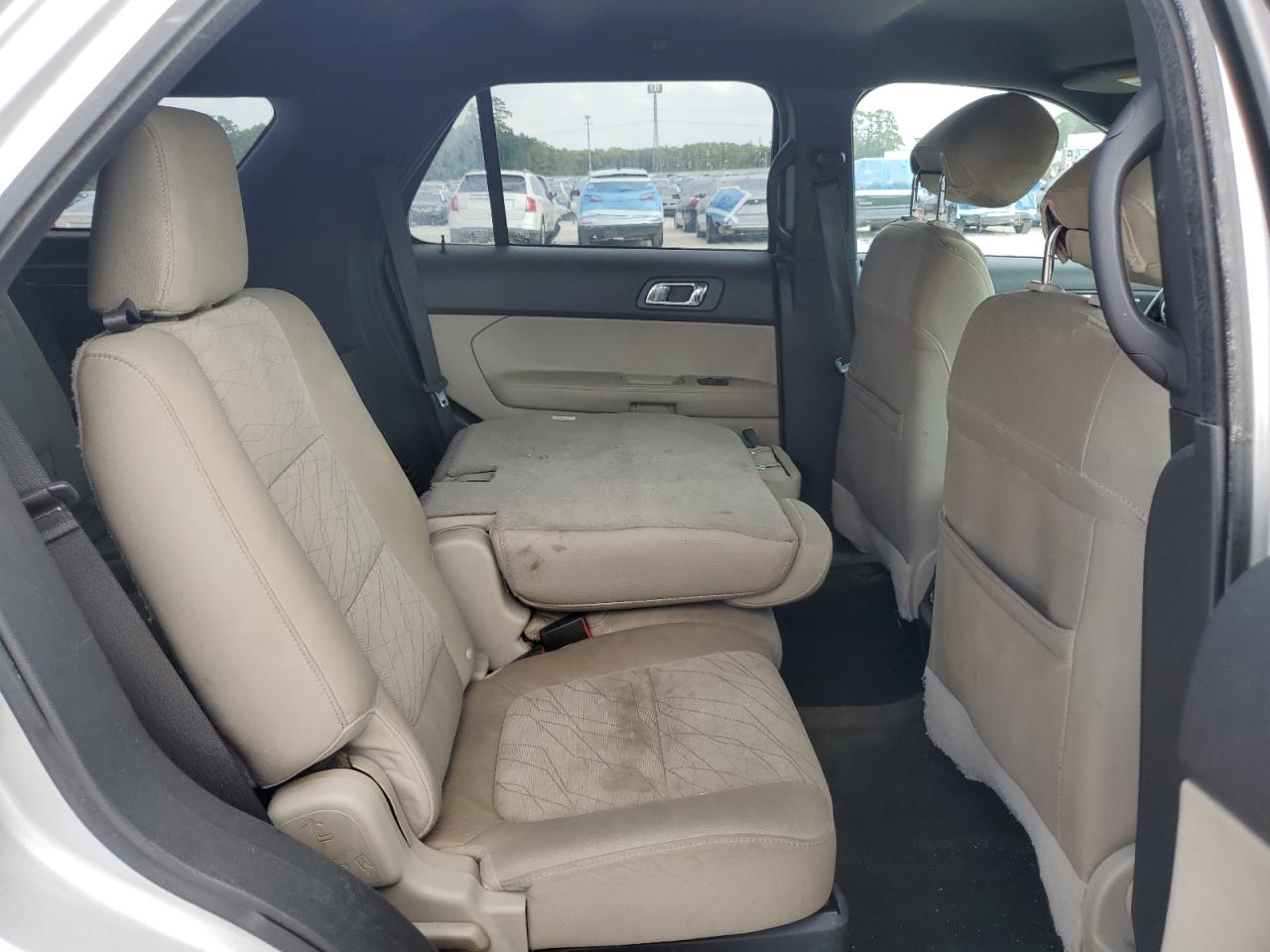 Ford Explorer Image 8