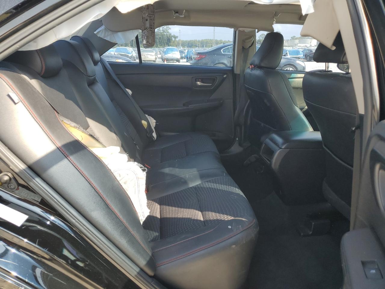 Toyota Camry Le Image 9