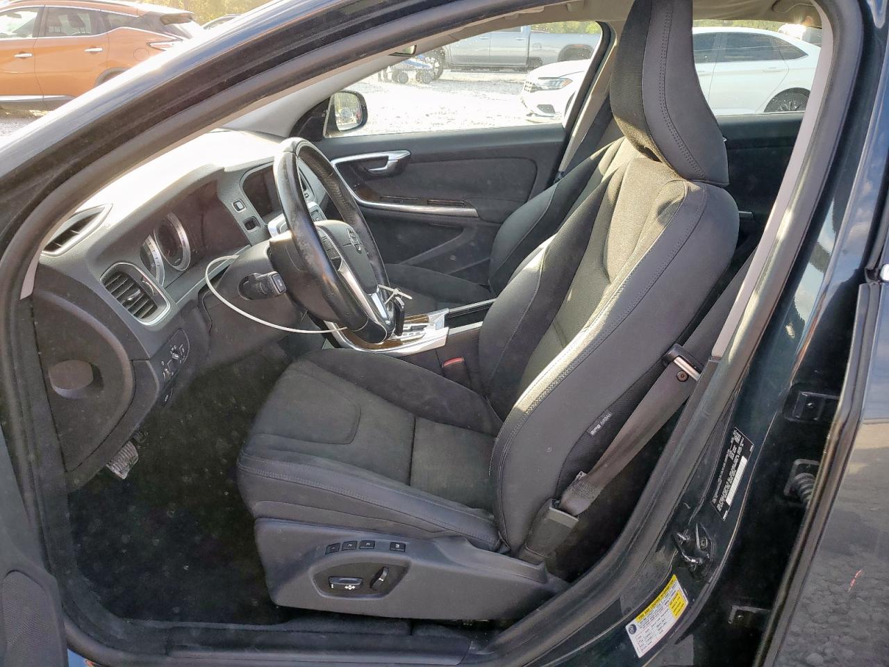 Volvo S60 T5 Image 4