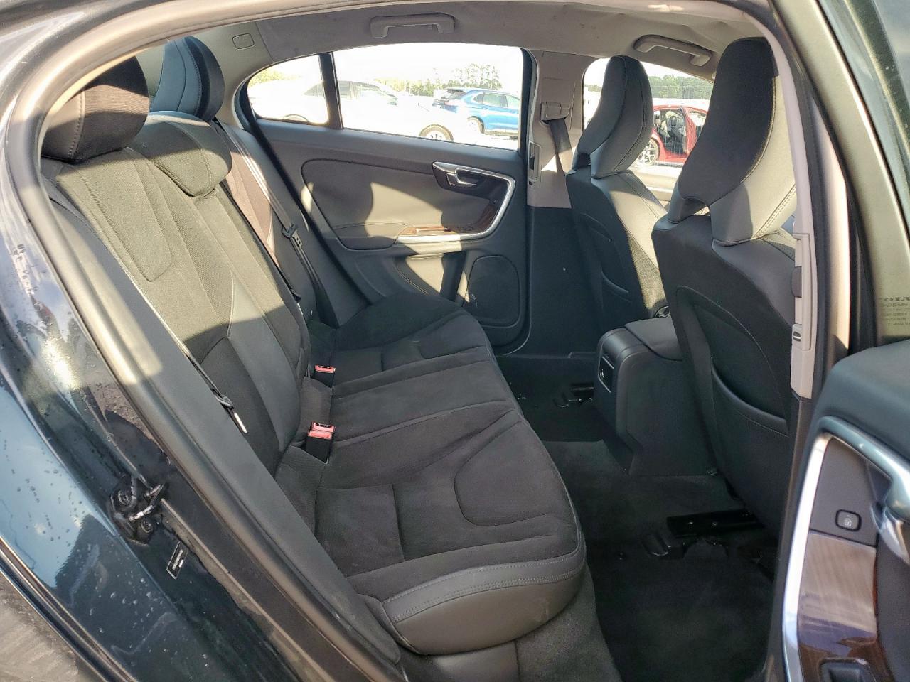 Volvo S60 T5 Image 10