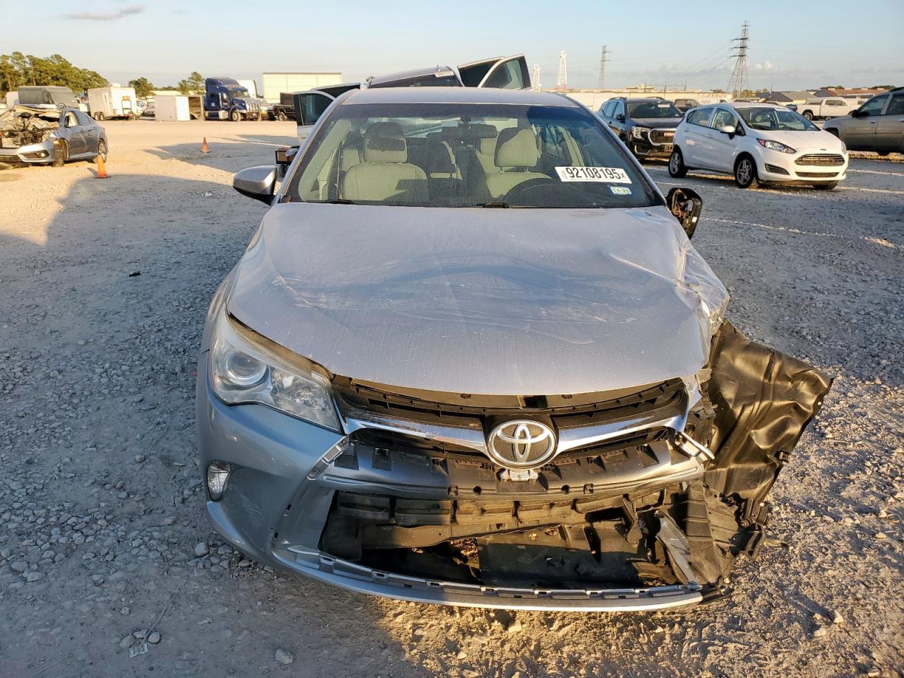 Toyota Camry Le Image 6