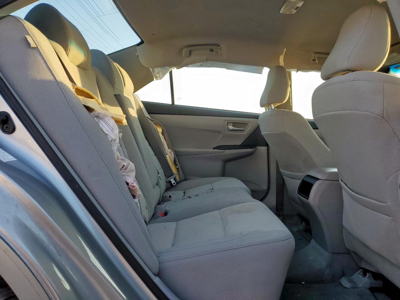 Toyota Camry Le Image 10