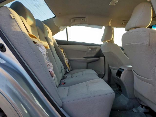 Toyota Camry Le Image 10