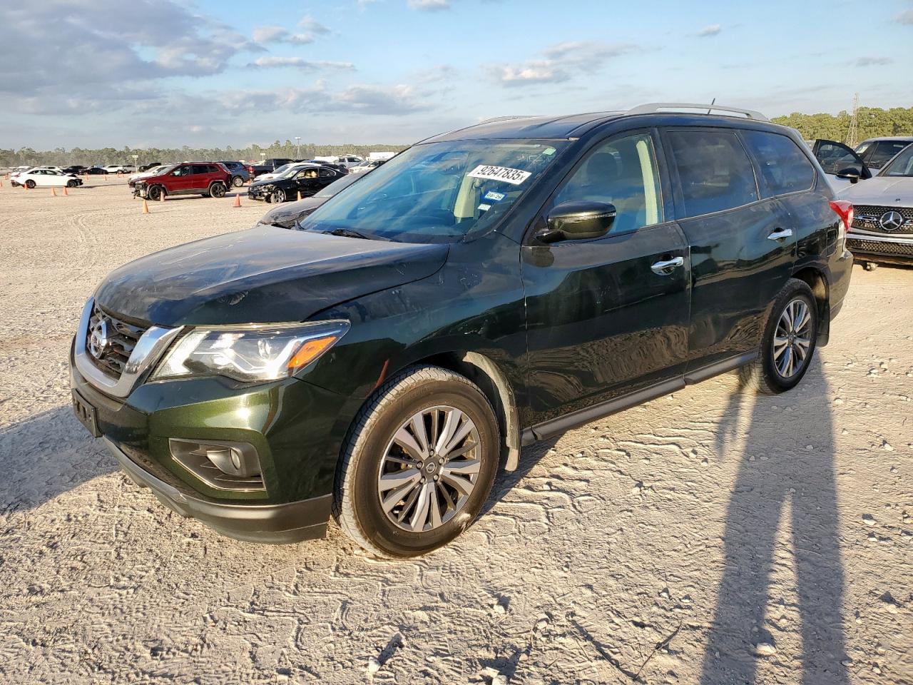 Nissan Pathfinder S Image 1