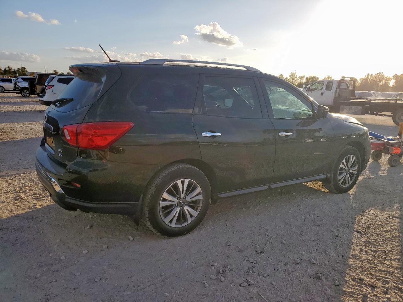 Nissan Pathfinder S Image 11