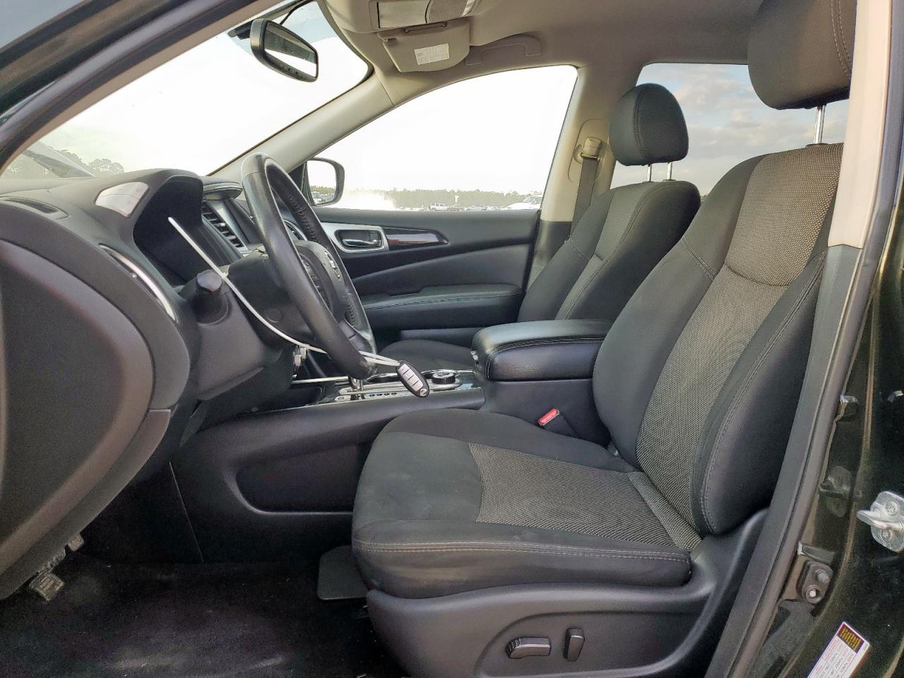 Nissan Pathfinder S Image 8