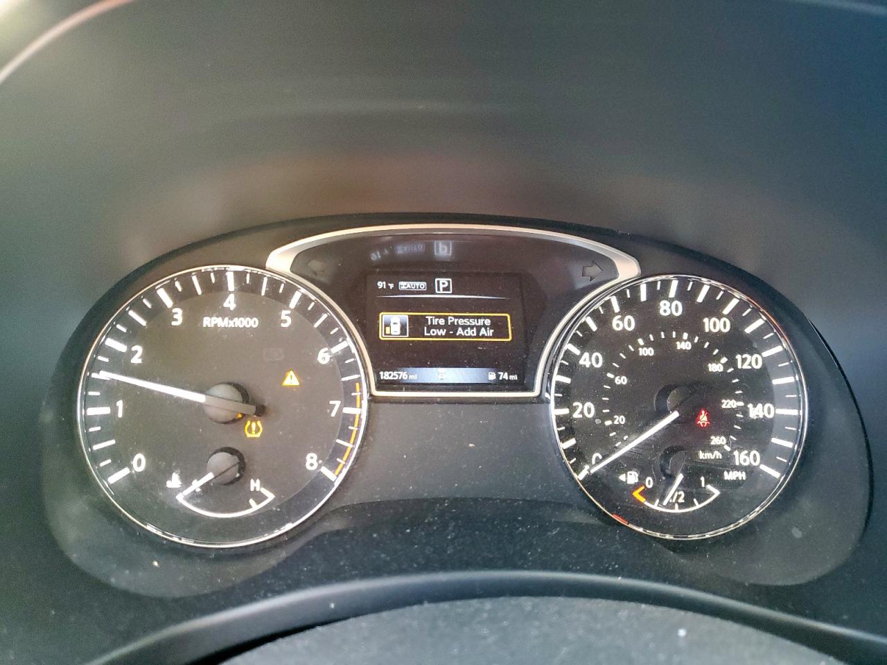 Nissan Pathfinder S Image 9