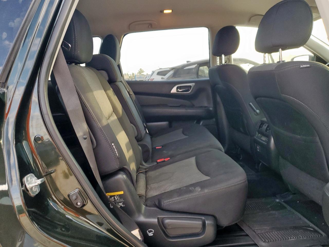 Nissan Pathfinder S Image 10