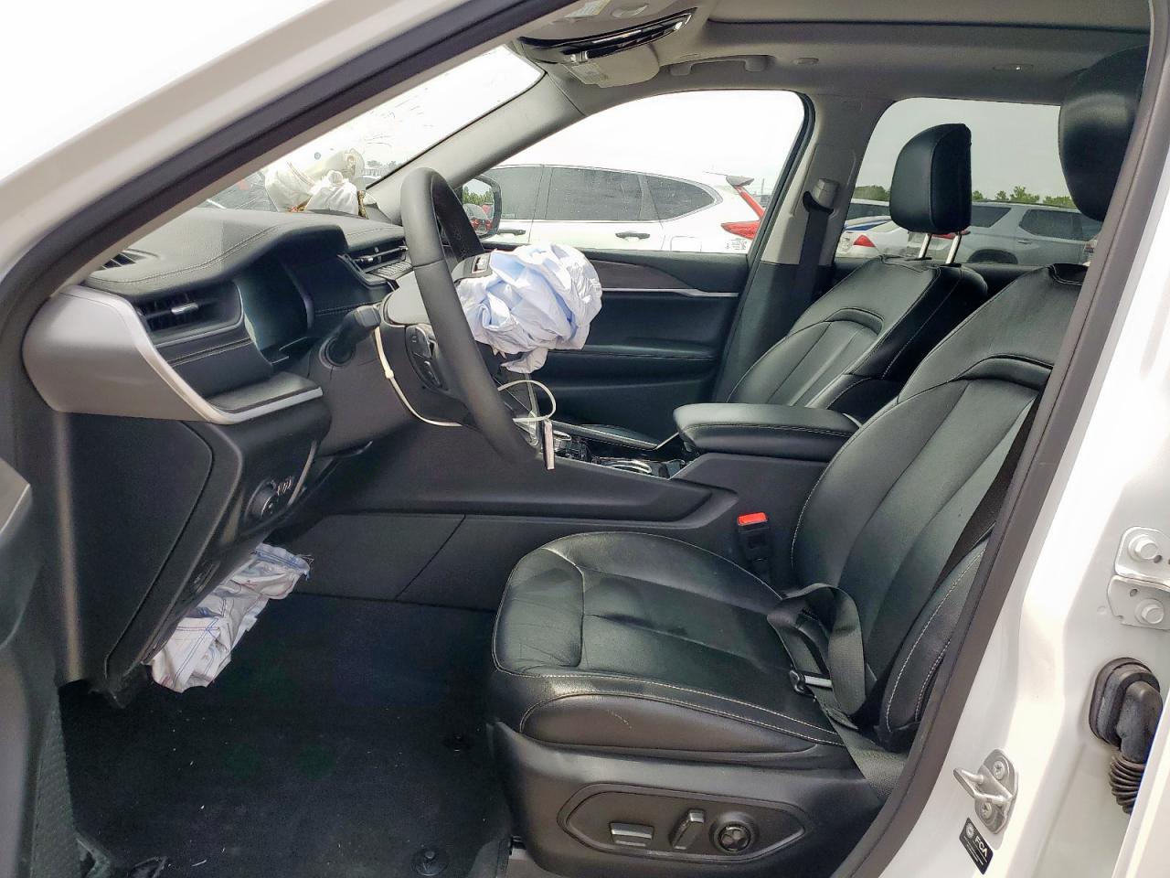 Jeep Grand Cherokee L Limited Image 3