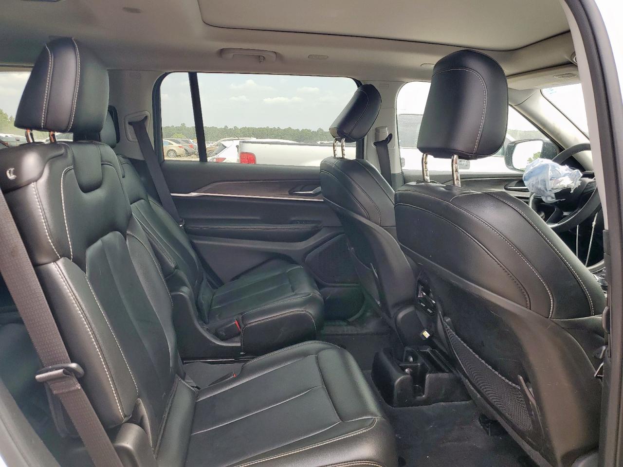 Jeep Grand Cherokee L Limited Image 8