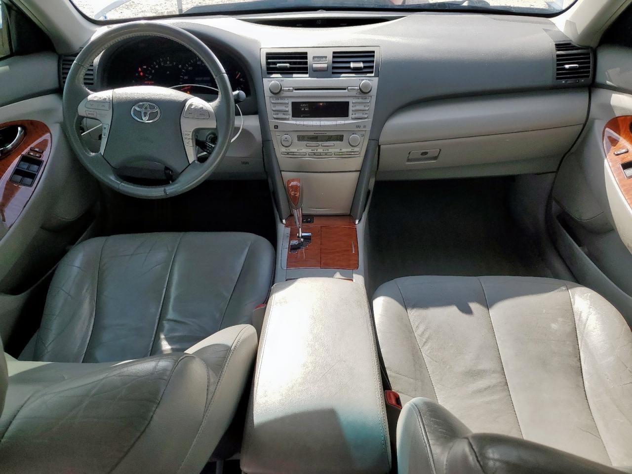 Toyota Camry Base Image 4