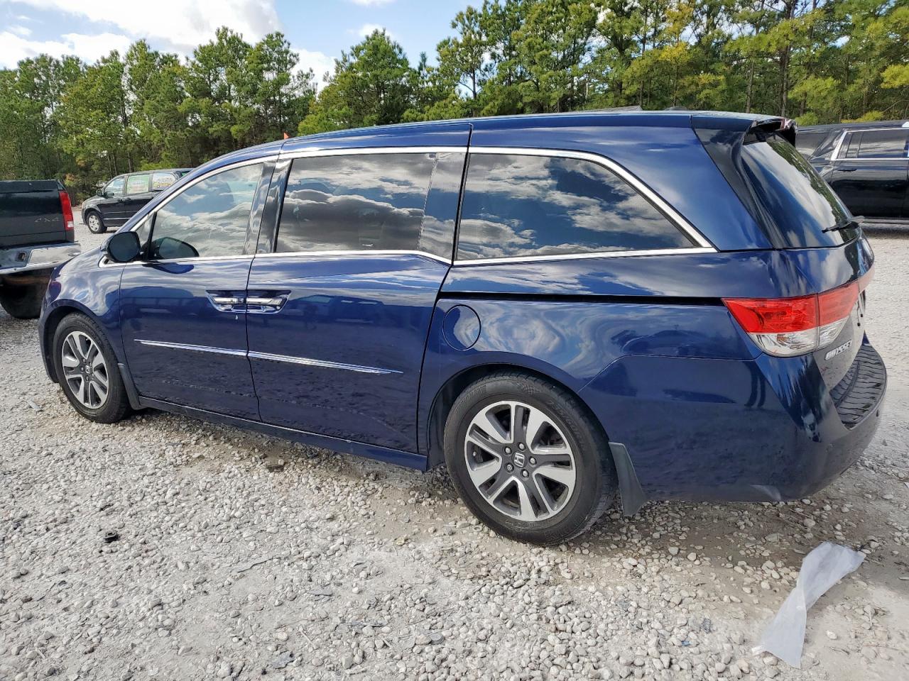 Honda Odyssey Touring Image 3
