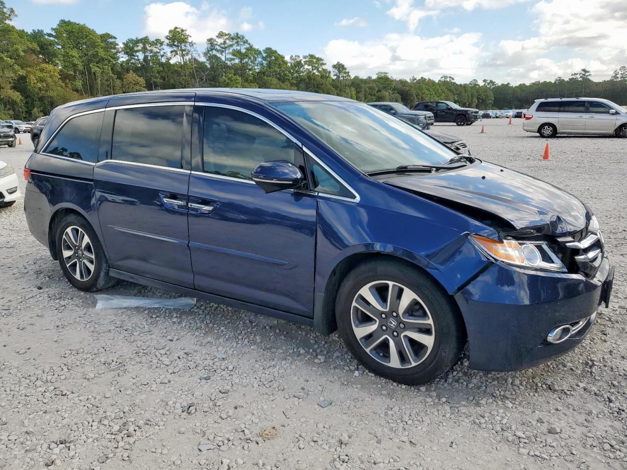 Honda Odyssey Touring Image 4