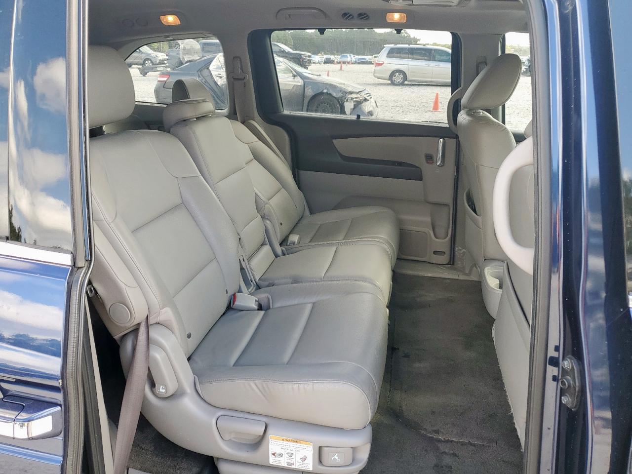 Honda Odyssey Touring Image 11