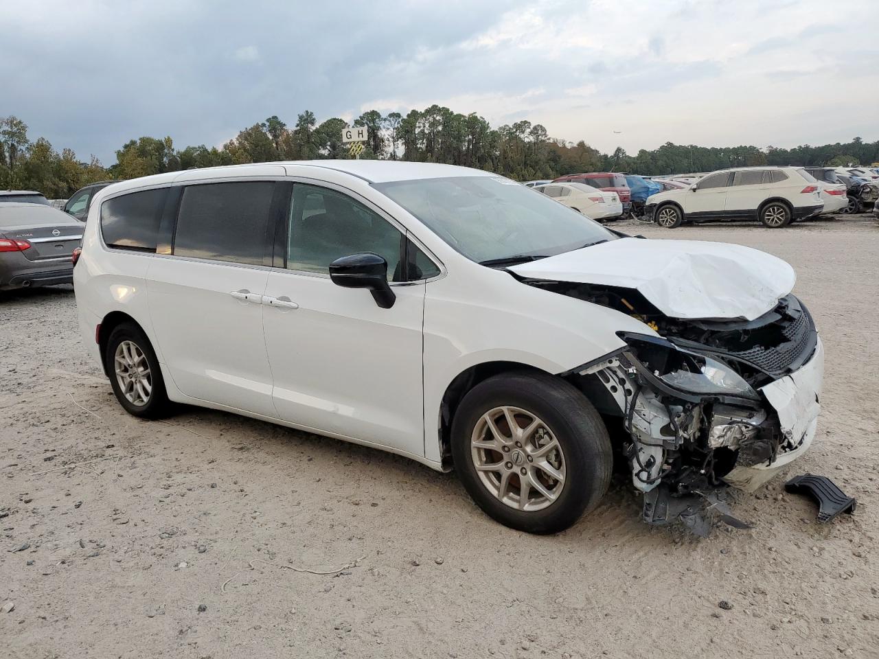 Chrysler Minivan Lx Image 2