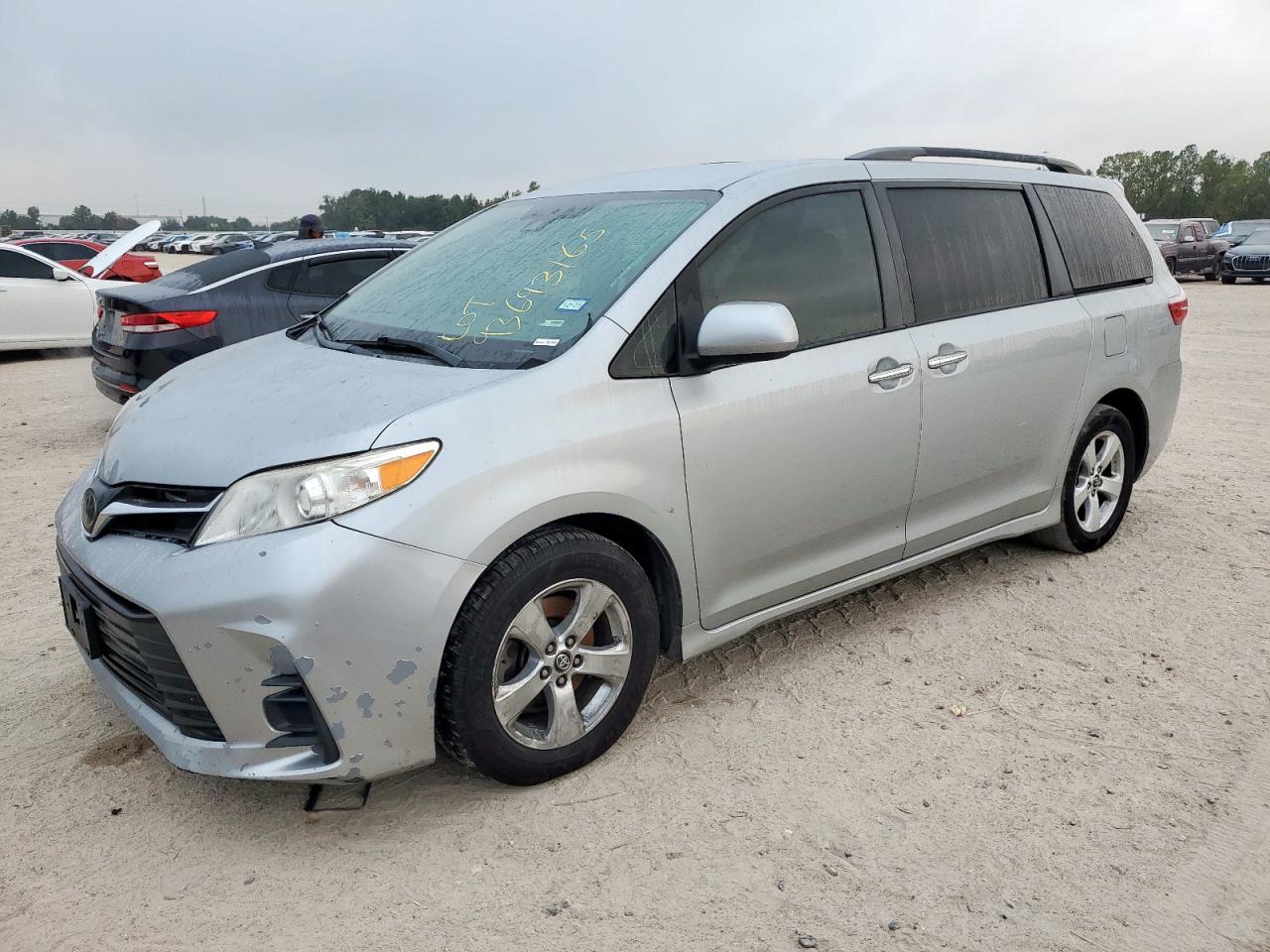 Toyota Sienna Le Image 1