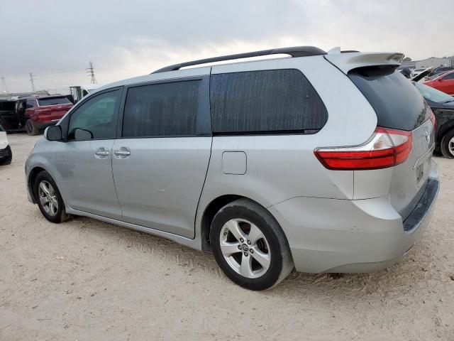 Toyota Sienna Le Image 2