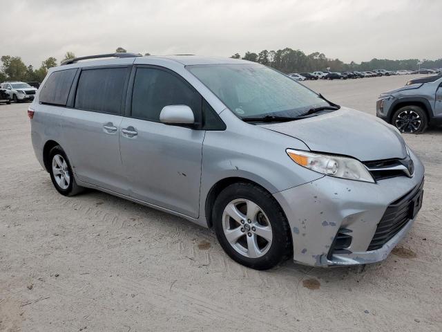 Toyota Sienna Le Image 3