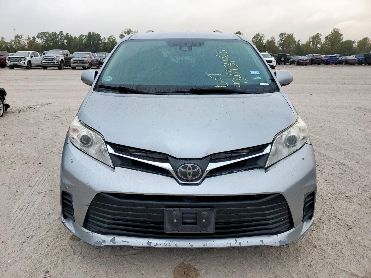 Toyota Sienna Le Image 12