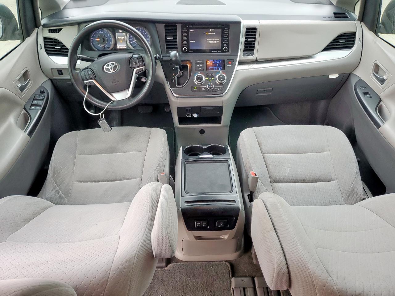 Toyota Sienna Le Image 4