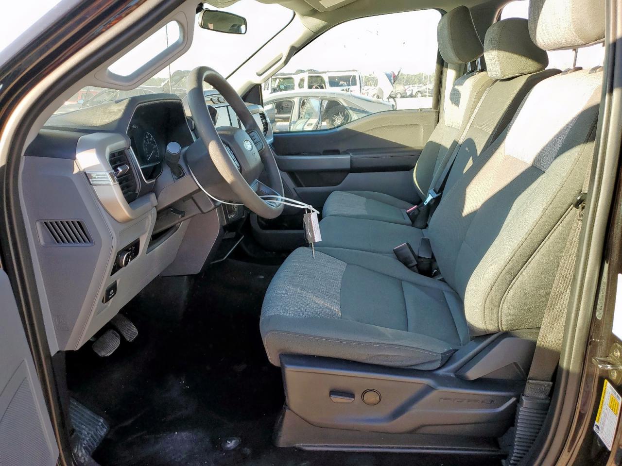 Ford F-150 Supercrew Image 11