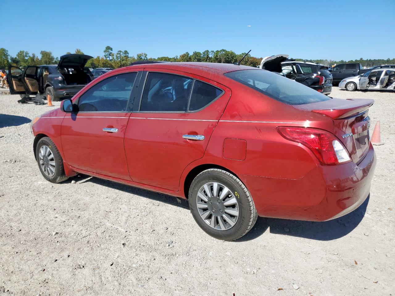 Nissan Versa S Image 6