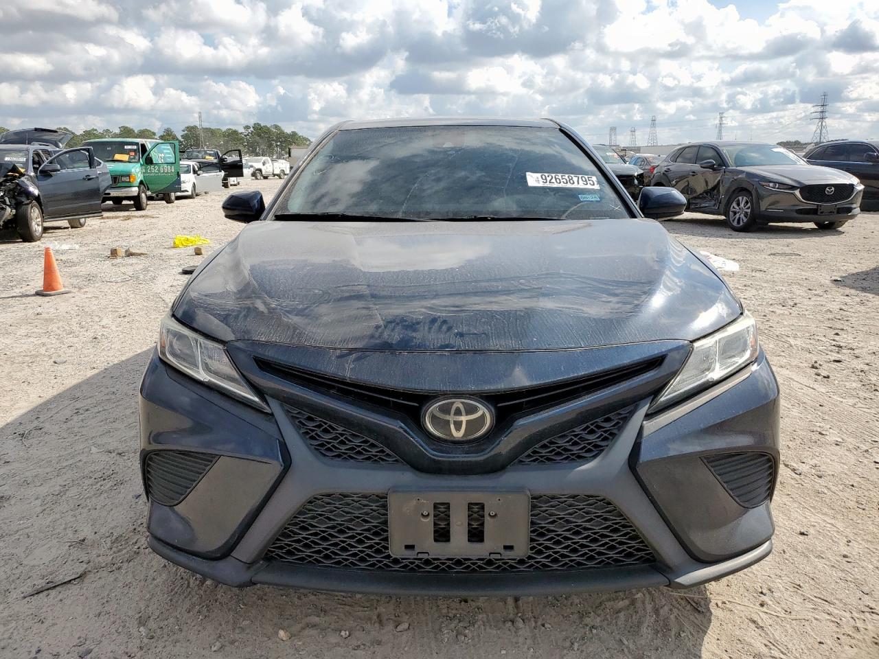 Toyota Camry L Image 5