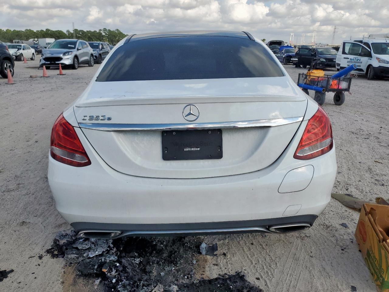 Mercedes-Benz C-Class 350e Image 12