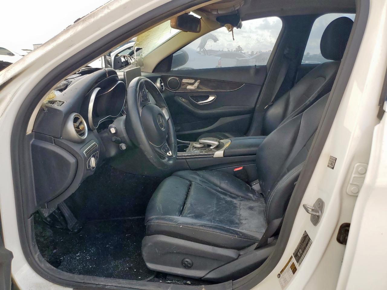 Mercedes-Benz C-Class 350e Image 4