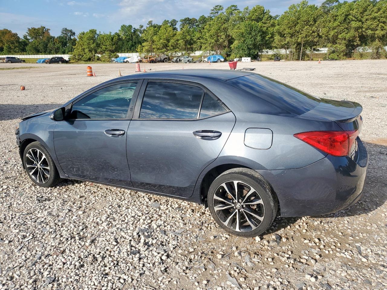 Toyota Corolla L Image 5