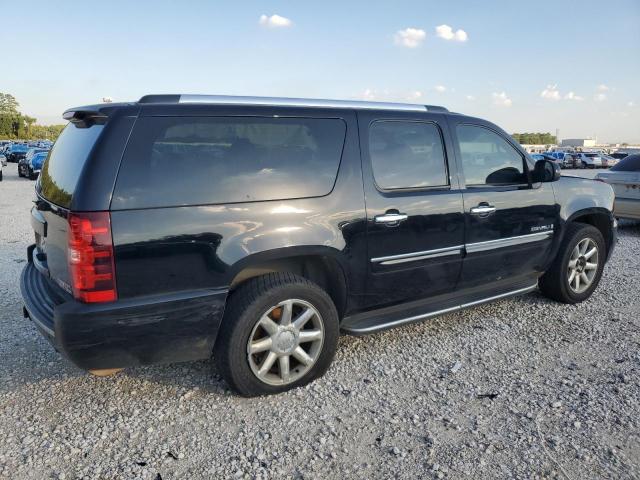 GMC Yukon Denali Image 2