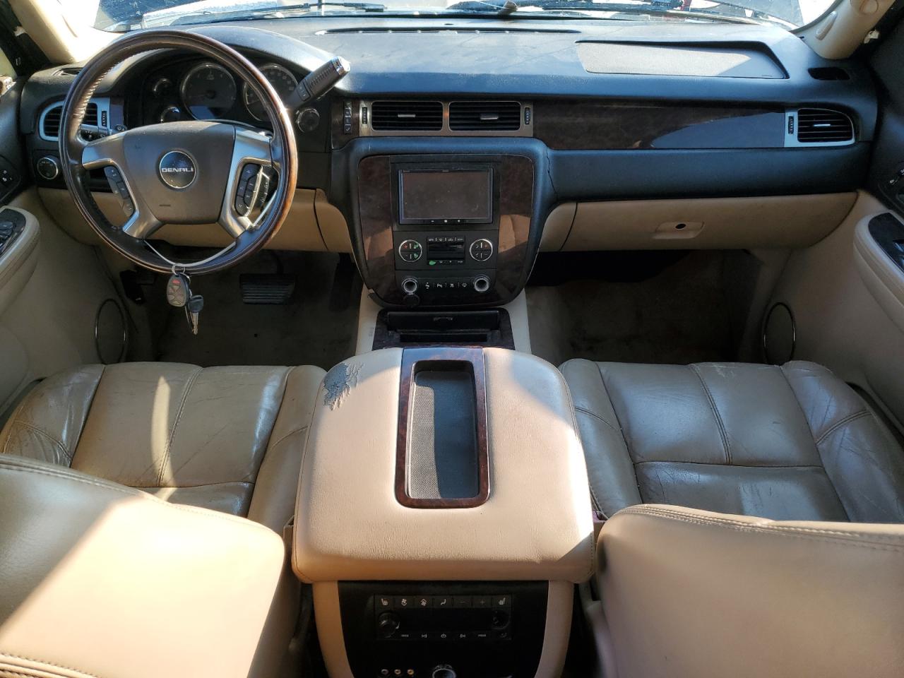 GMC Yukon Denali Image 4