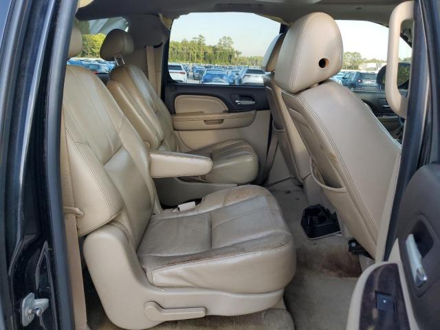 GMC Yukon Denali Image 9