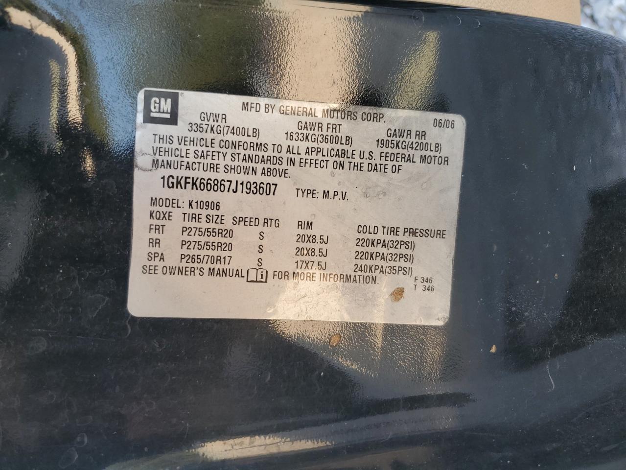 GMC Yukon Denali Image 11