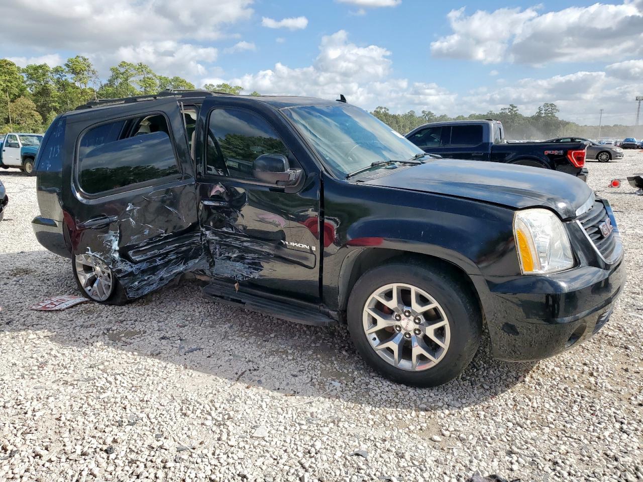 GMC Yukon Image 3