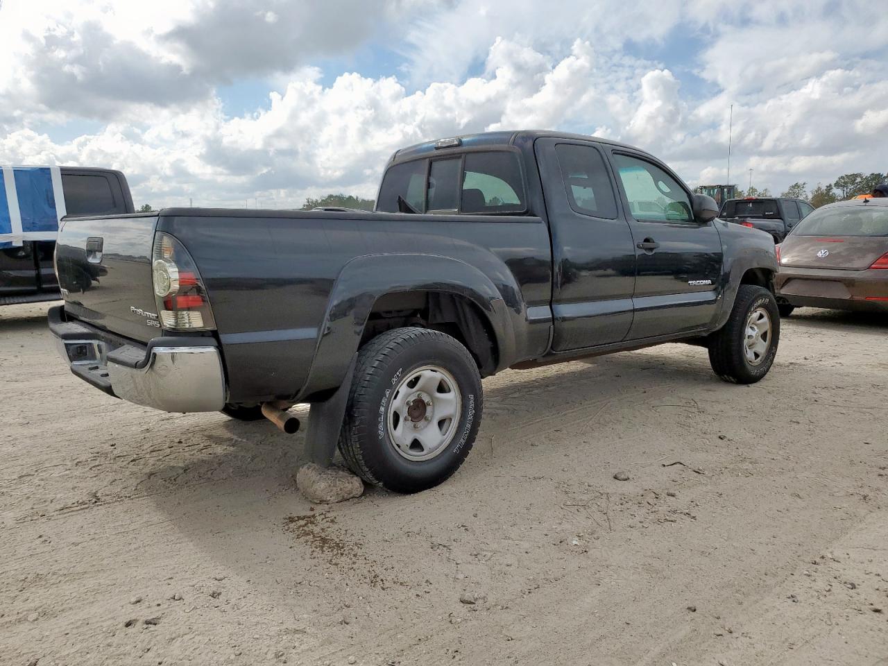 Toyota Tacoma Prerunner Access Cab Image 3