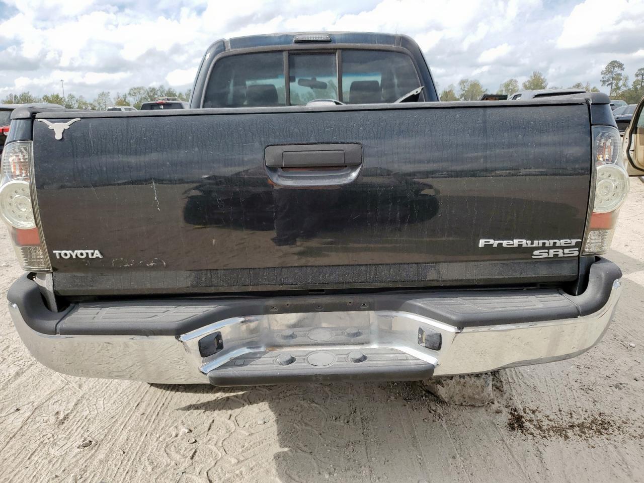 Toyota Tacoma Prerunner Access Cab Image 4