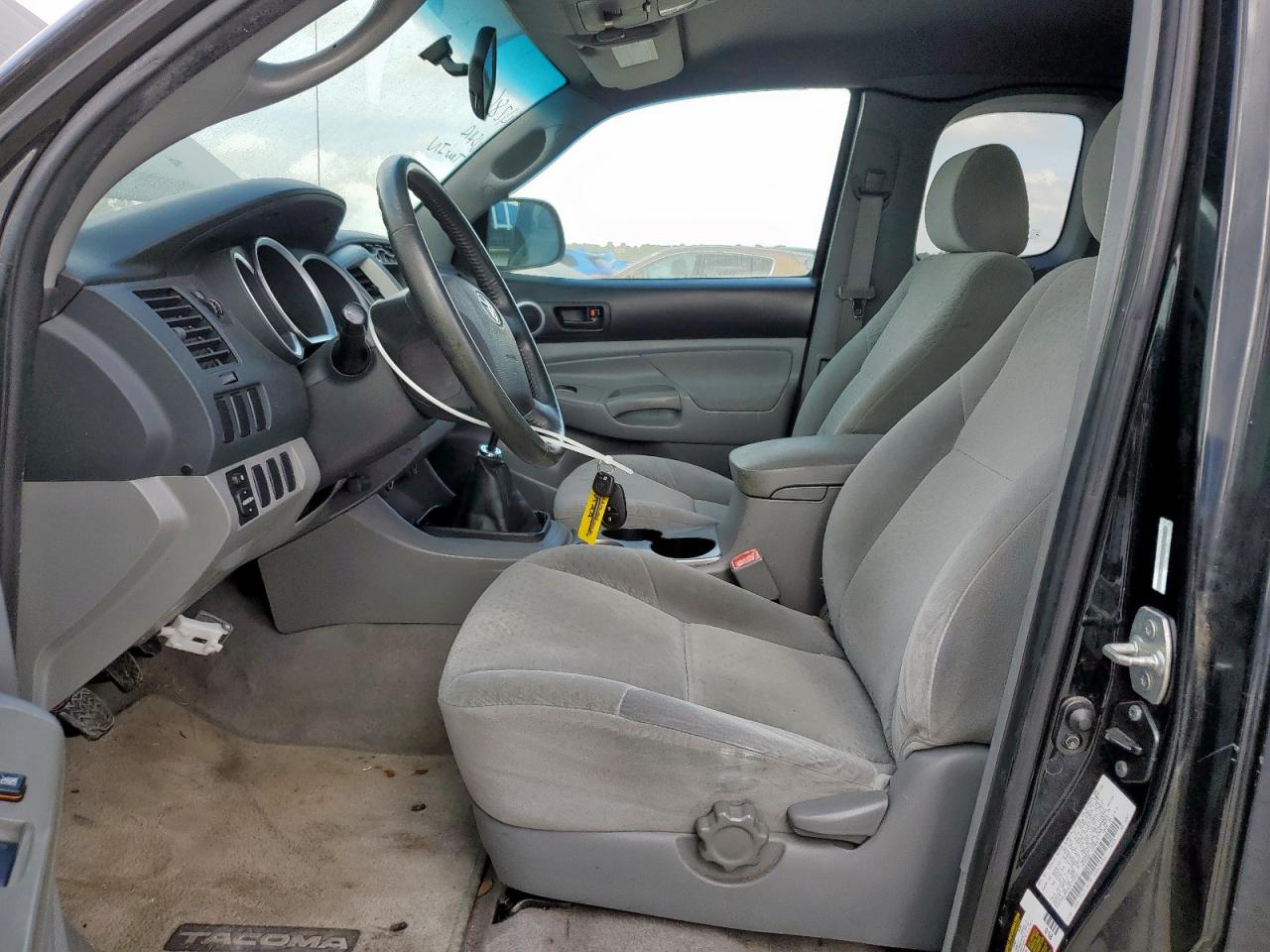 Toyota Tacoma Prerunner Access Cab Image 7