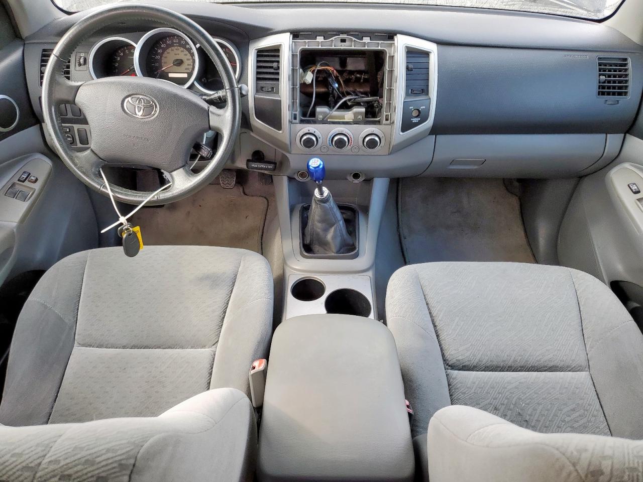 Toyota Tacoma Prerunner Access Cab Image 8