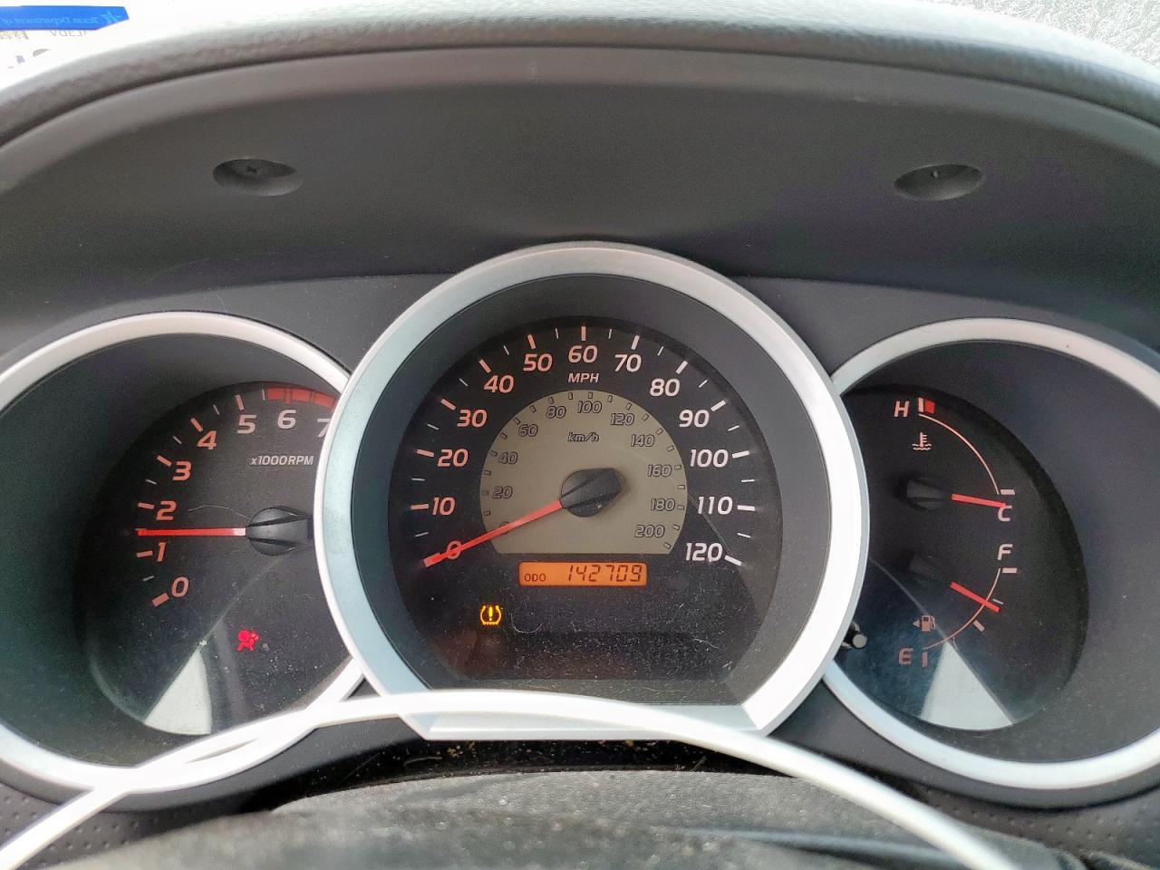 Toyota Tacoma Prerunner Access Cab Image 12