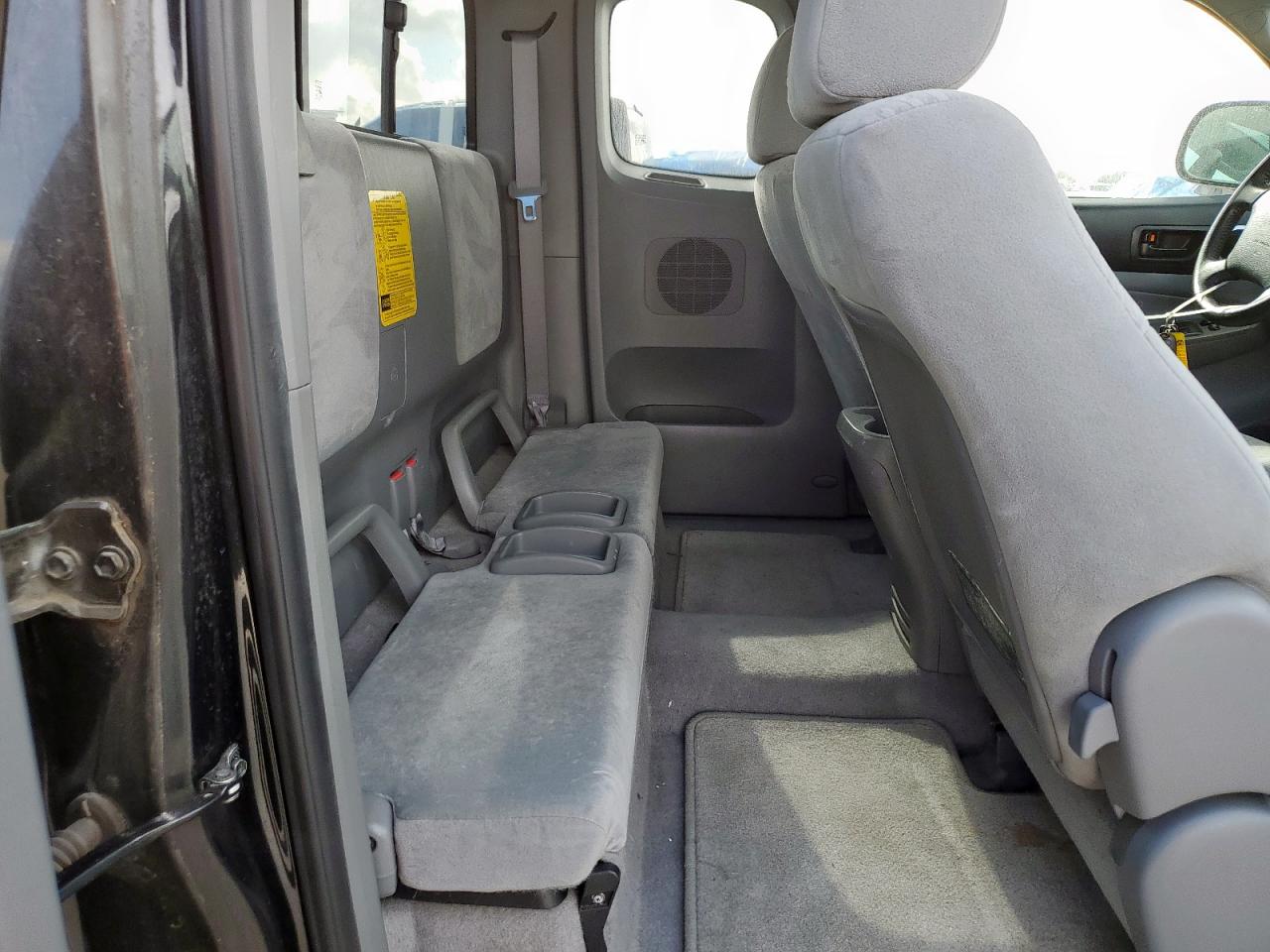 Toyota Tacoma Prerunner Access Cab Image 11