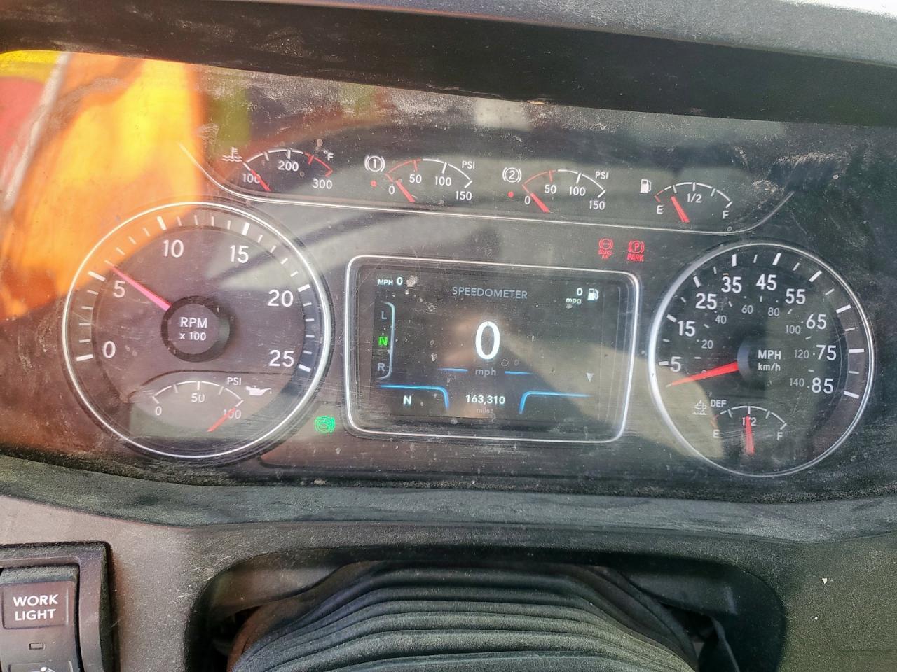 International Lt625 Image 10