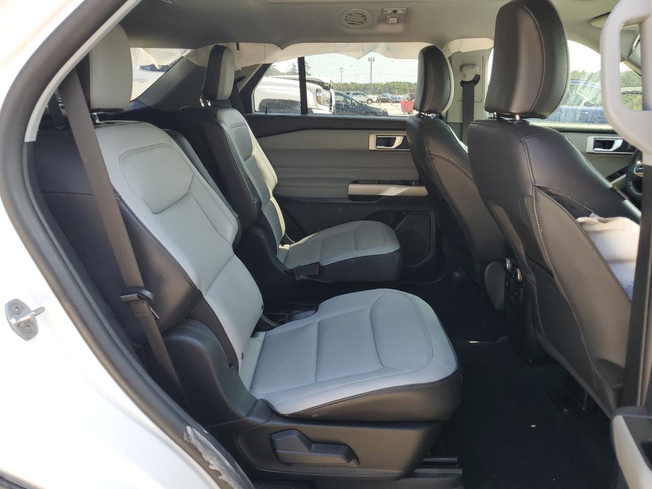 Ford Explorer Xlt Image 8