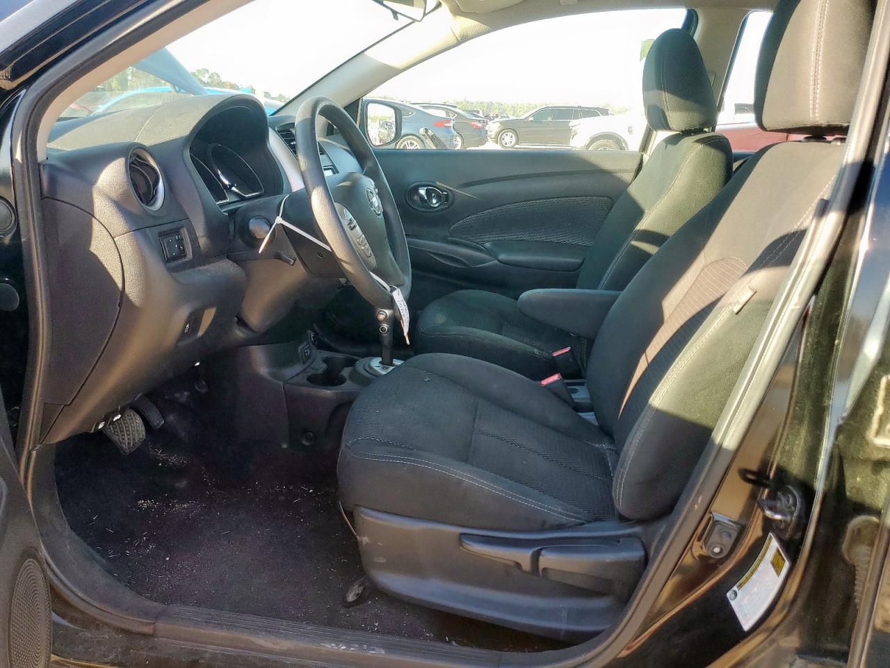 Nissan Versa S Image 6