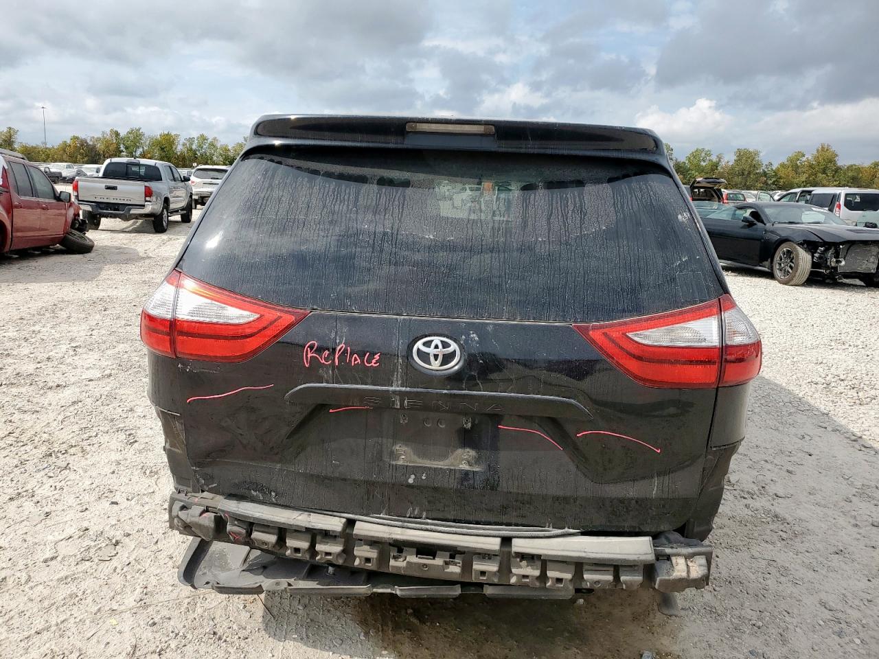 Toyota Sienna Image 5