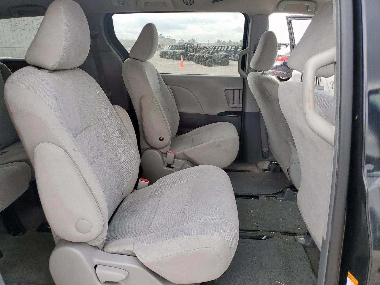 Toyota Sienna Image 8